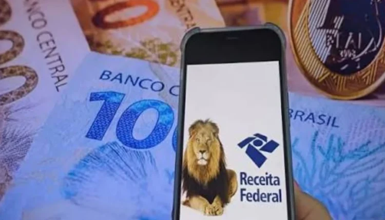 Receita Federal libera consulta para restituição automática do Imposto de Renda via Pix: saiba quem tem direito e como receber até R$ 1 mil