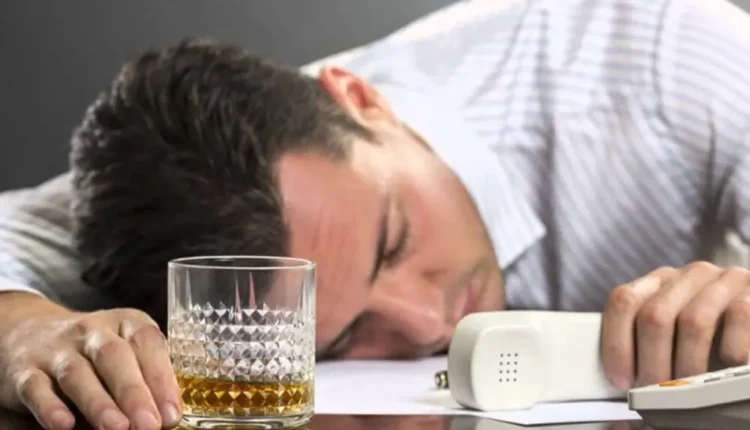 Alcoolismo e INSS: Você Sabia Que a Doença Pode Garantir Benefícios? Entenda as Regras do INSS para Doenças Crônicas e o Impacto na Sua Vida