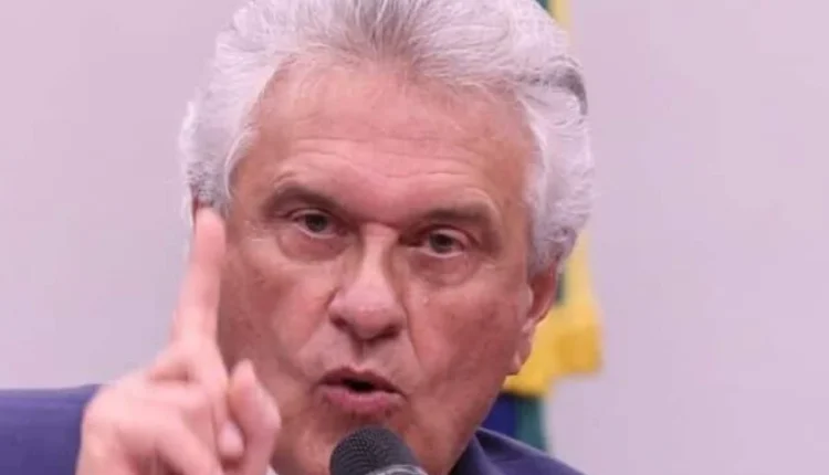 Caiado Aposta em Ataques a Flávio Bolsonaro para Crescer Eleitoralmente, Mas Corre Riscos Rumo ao Planalto