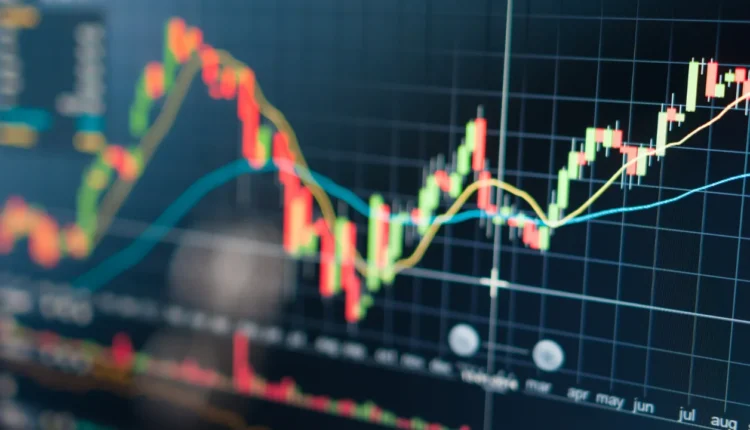 Ibovespa flutua com baixo volume de negócios; Vale e Petrobras sofrem perdas significativas com commodities em queda