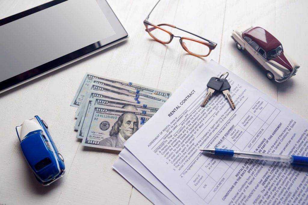 rent contract with keys and us money on office P5NBDRK